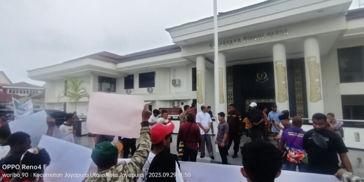 Tiga LSM Anti Korupsi Mendatangi Kejati Papua Minta Kepala Dinas Kesehatan Dan Kepala BPKAD Waropen Ditetapkan Sebagai Tersangka