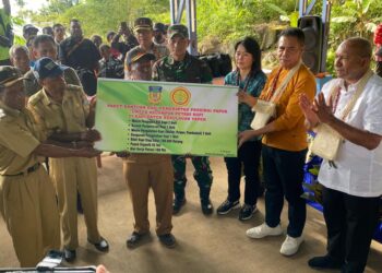 Pj.Gubernur Papua Ridwan Rumasukun Kunjungi Rumah Produksi Kopi Ambaidiru, Pesannya Jaga Kualitas dan Mutu