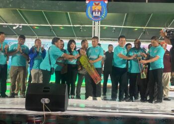 Pj Gubernur Papua Ridwan Rumasukun Buka STC dan Festival Budaya Saireri di Yapen