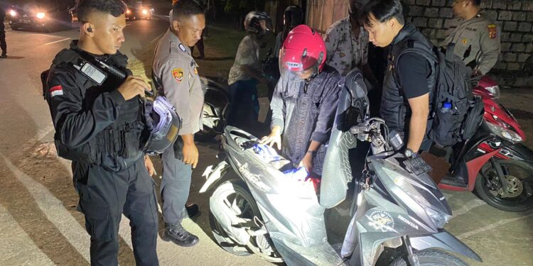 Tim Gabungan Polres Jayapura Laksanakan Razia Malam di Sentani
