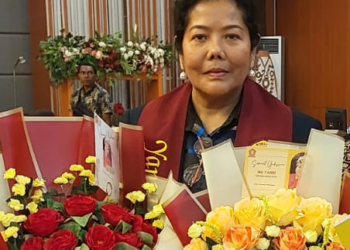 Raih Cumlaude, Yanni : Kebijakan Strategis Pembangunan Papua Membutuhkan Pikiran dari Perempuan