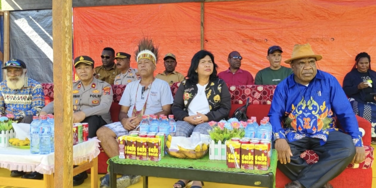 Masyarakat Mamberamo Tengah Sambut Kedatangan Penjabat Bupati