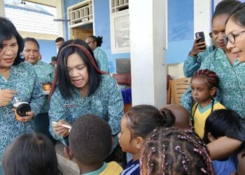 Ketua TP PKK Provinsi Papua Pegunungan Kunjungi Anak-Anak PAUD Mamberamo Tengah