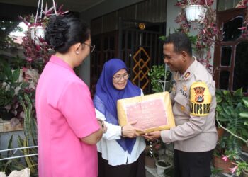 Kapolres Jayapura dan Bhayangkari Jalin Silaturahmi dengan Purnawirawan Jelang Natal