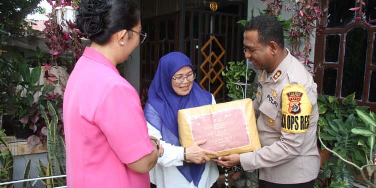 Kapolres Jayapura dan Bhayangkari Jalin Silaturahmi dengan Purnawirawan Jelang Natal