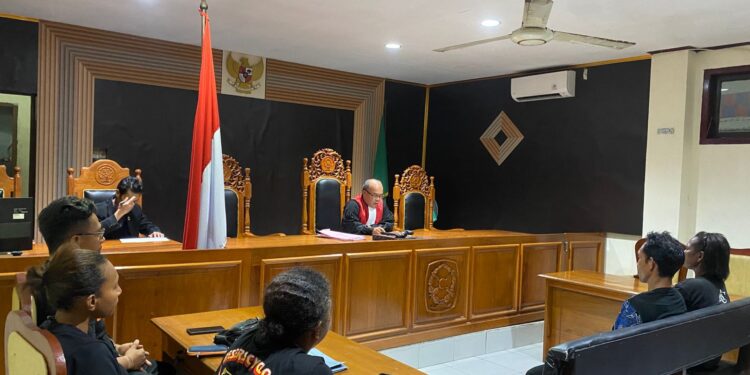 7 Polisi Luka – luka, Pasutri Penyelenggara Acara di Doyo Disidang Tipiring