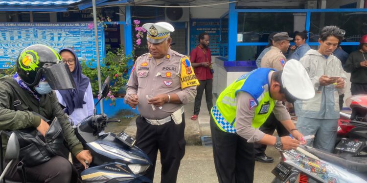 Hari Ke-3 Ops Keselamatan Cartenz 2024, Sebanyak 13 Surat Tilang Diberikan Kepada Pelanggar