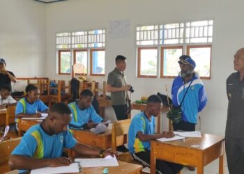 Beri Motivasi Pj Bupati Mamteng Kunjungi SMA Negeri Kobakma