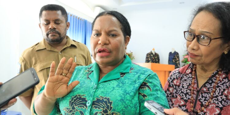 Terkait Pernyataan ASN Papua yang Viral, Ini Klarifikasi Mama Yulce Enembe : “Tidak Benar, Saya Tunggu Pj Gubernur Berjam-Jam dan Pulang Menangis