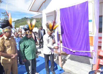 Kantor GIDI Wilayah Bogo,Tugu Salib, 9 Honai dan Gedung Makan Diresmikan