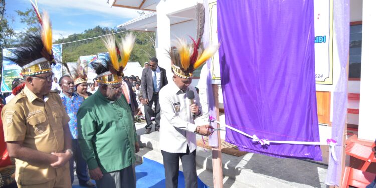 Kantor GIDI Wilayah Bogo,Tugu Salib, 9 Honai dan Gedung Makan Diresmikan
