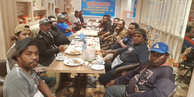 Tokoh Penting Bangsa, ROCKY GERUNG Akan Jadi Pembicara pada Musda KNPI Biak