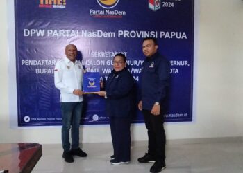 BTM Kembalikan Formulir Bacagub ke Partai NasDem, Berharap Anak Tabi Pimpin Papua