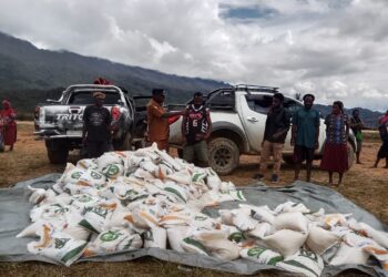 Masyarakat Enam Kampung Distrik Ilugwa Terima Beras Bantuan