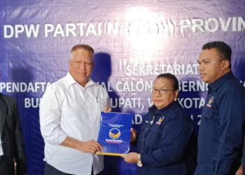 Paulus Waterpauw Resmi Daftar Bacagub Papua ke DPW Partai NasDem Papua