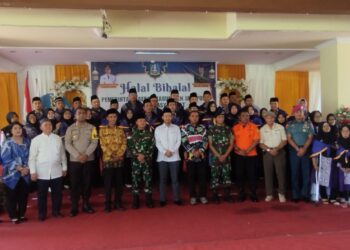 Penjabat Bupati Jayapura Melepas 64 Calon Jamaah Haji Kloter 25 Embarkasi Makassar