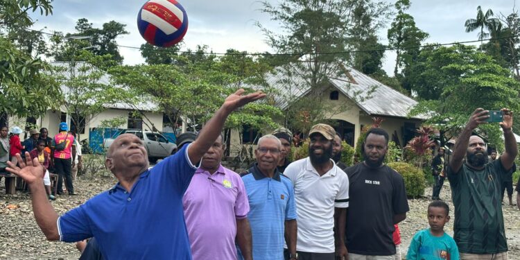 Kepala Dinas Pemuda dan Olahraga Kabupaten Yahukimo Buka Turnamen HUT GIDI Elisa cup