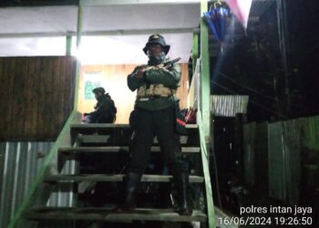 8 Anggota Polsek Sugapa Intan Jaga Siap Siaga Jaga Malam Taqbiran