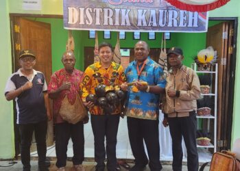 Stand Distrik Kaureh Pamerkan Kerajinan Tangan dan Buah Oka di FDS XIV