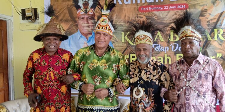 Maju Gubernur Papua, Kaka Besar Paulus Waterpauw Minta Doa Restu Dewan Adat Papua