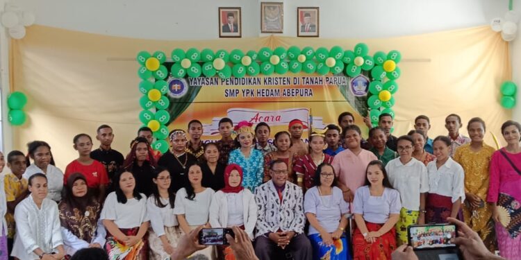 96 Siswa SMP YPK Hedam Abepura Lulus 100 Persen