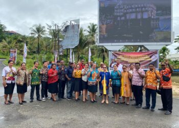 Penjabat Gubernur Papua Resmikan Videotron di Supiori