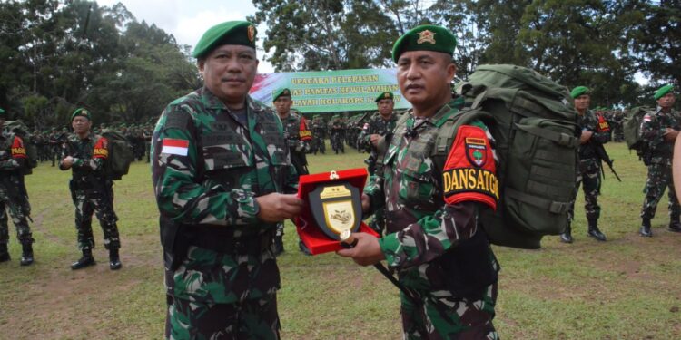 Kasrem 172/PWY Pimpin Upacara Pelepasan Satgas Pamtas Kewilayahan Yonif 721/Makkasau