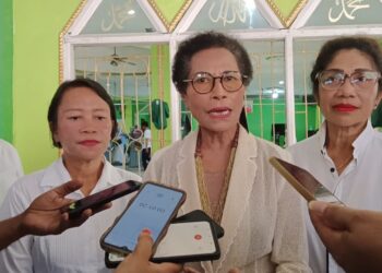 Kaka Besar Paulus Waterpauw Peduli Sesama, Memberikan Santunan bagi 14 Anak Yatim di Masjid Al Asri