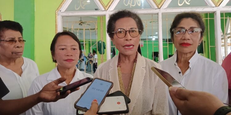 Kaka Besar Paulus Waterpauw Peduli Sesama, Memberikan Santunan bagi 14 Anak Yatim di Masjid Al Asri