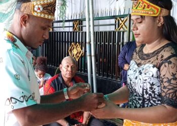 Prosesi Minang Perempuan, Budaya Suku Sentani