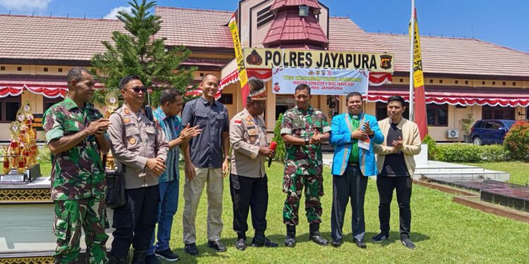 Umar Nasatekay’ Resmi Buka Lomba Yospan