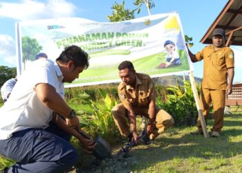 Ratusan Bibit Pohon di Tanam Oleh PT. API Bandara Sentani’ LokWis Pantai Howe
