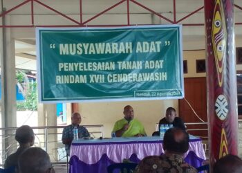 Ondofolo Kampung Nendali Gelar Musyawarah Adat’ Penyelesaian Masalah Tanah Adat Rindam XVII Cenderawasih