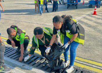 Peduli Keamanan dan Keselamatan Penerbangan, Bandara Sentani Melaksanakan Kegiatan FOD Walk