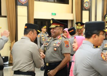 Kapolri Naikkan Pangkat 12 Pati Polri, Kapolda Papua Mathius Fakhiri Jadi Komjen