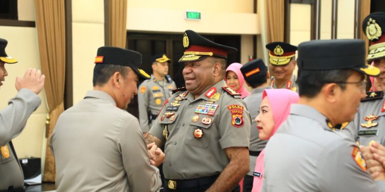 Kapolri Naikkan Pangkat 12 Pati Polri, Kapolda Papua Mathius Fakhiri Jadi Komjen
