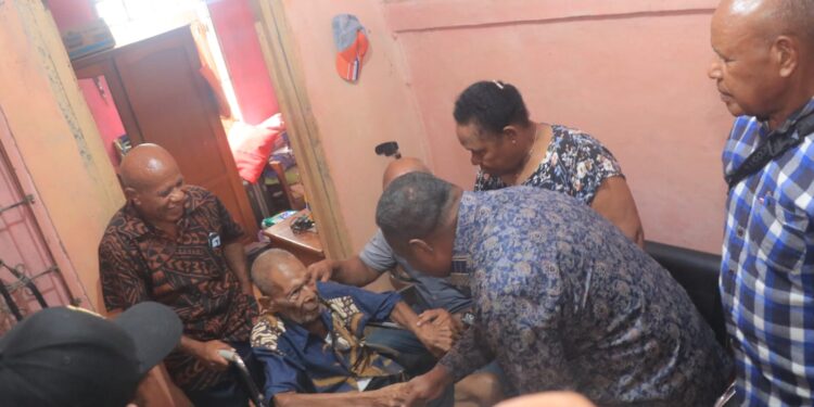 Ondoafi Besar Tobati Enggros Memberi Restu kepada BMD -Dipo Maju Walikota Jayapura