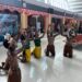 Sambut Hari Pelanggan Nasional 2024, Bandara Sentani Tampilkan Tarian Khas Papua dan bagi-bagi Souvenir Kepada Pengguna Jasa
