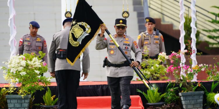 Penyerahan Pataka “Rastra Samara”, Simbol Estafet Kepemimpinan Polda Papua