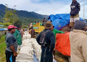 Distrik Ilugwa Mulai Salurkan Beras Bantuan