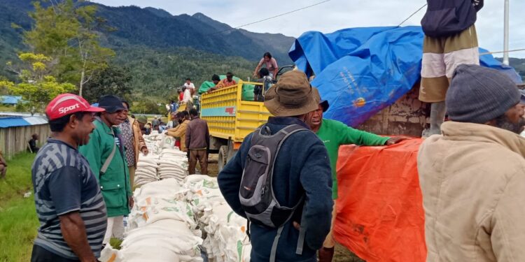 Distrik Ilugwa Mulai Salurkan Beras Bantuan