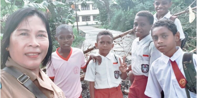 Sekda Hana Hikoyabi’ Himbau Masyarakat Pemilik Hak Ulayat Tidak Palang – palang Sekolah