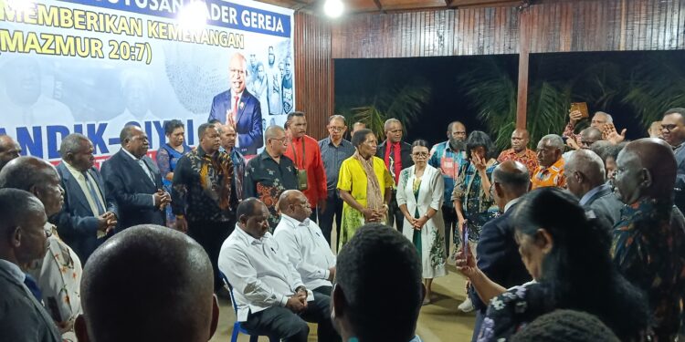 Puluhan Hamba Tuhan Tumpangkan Tangan Doakan Wilem Wandik-Aloysius Giyai Maju Pilgub Papua Tengah