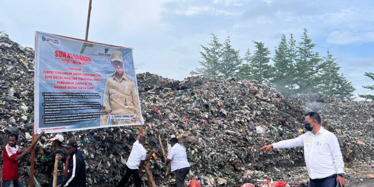 Pj. Bupati Jayapura Tegaskan Warga Patuhi Himbauan di TPS Doyo Lama