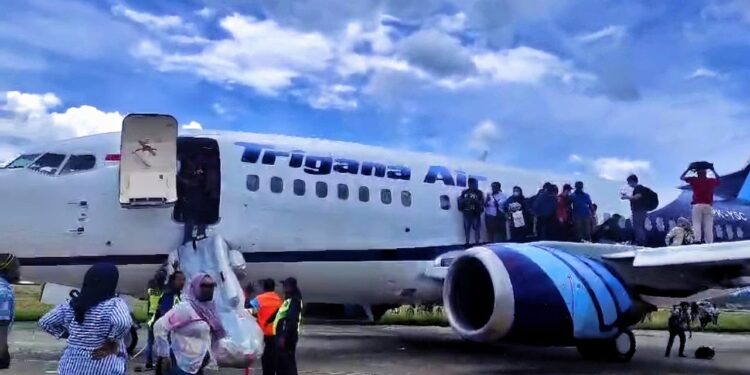 Insiden Terbakar Pesawat Trigana Air di Bandara Sentani, 4 Penumpang Alami Luka-luka