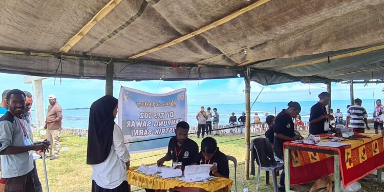 Cawabup Sarmi Jumriati Coblos di TPS 02 Kampung Sawar, Ini Pesan  Kepada Tim