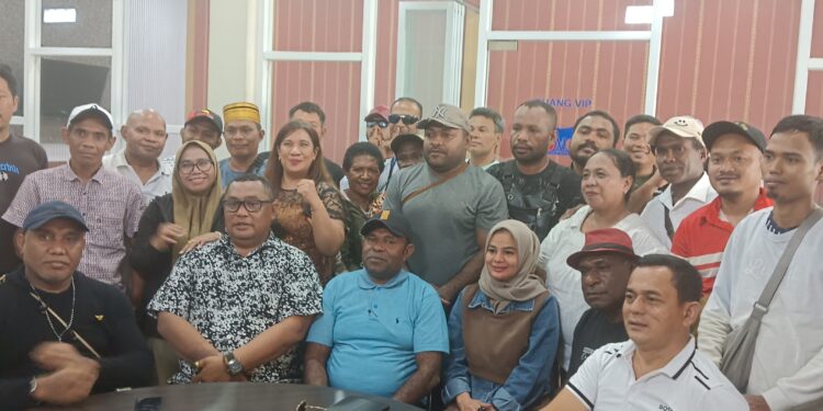 Bupati dan Wakil Bupati Terpilih Kab. Sarmi Dominggus Catue – H. Jumriati Sampaikan Terima Kasih Kepada Tim Sukses dan Masyarakat Sarmi