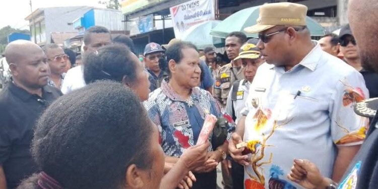 Bupati Supiori Harap ASN Bekerja dan MeLayani Masyarakat dengan Hati yang Tulus