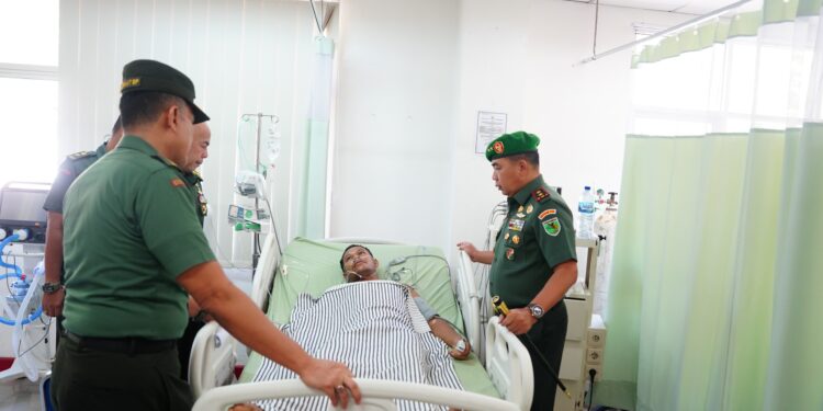 Pangdam XVII/Cenderawasih Jenguk Korban Kekejaman OPM Di RSMI Jayapura