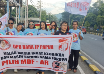 Dukung MDF-AR, Relawan Bara JP Papua Bersedekah Bagi-bagi Takjil kepada Masyarakat